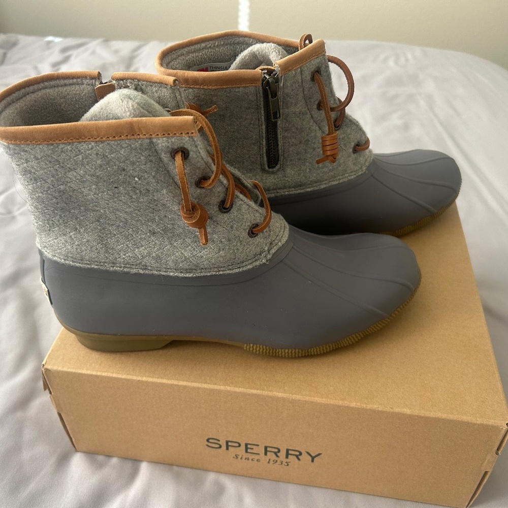 Women’s Sperry Saltwater Emboss Wool Boots size 10